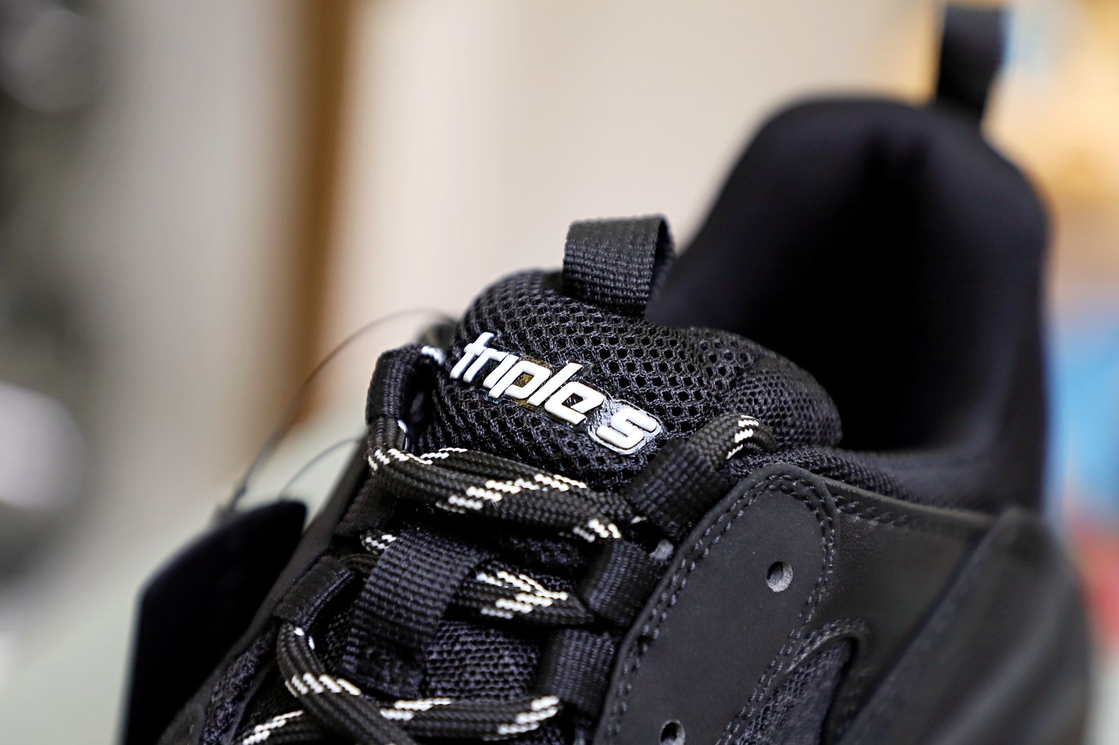 Ba*len*cia*ga all sizes still in stock! please contact customer service on imessage/whatsapp to purchase! triple s black