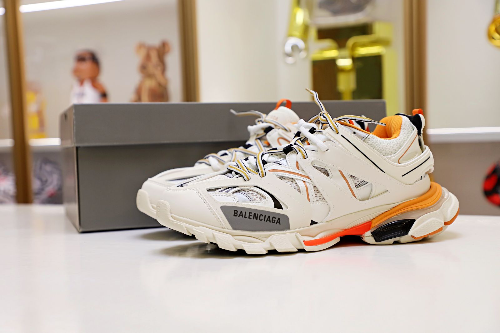 Ba*len*cia*ga all sizes still in stock! please contact customer service on imessage/whatsapp to purchase! track trainer white orange