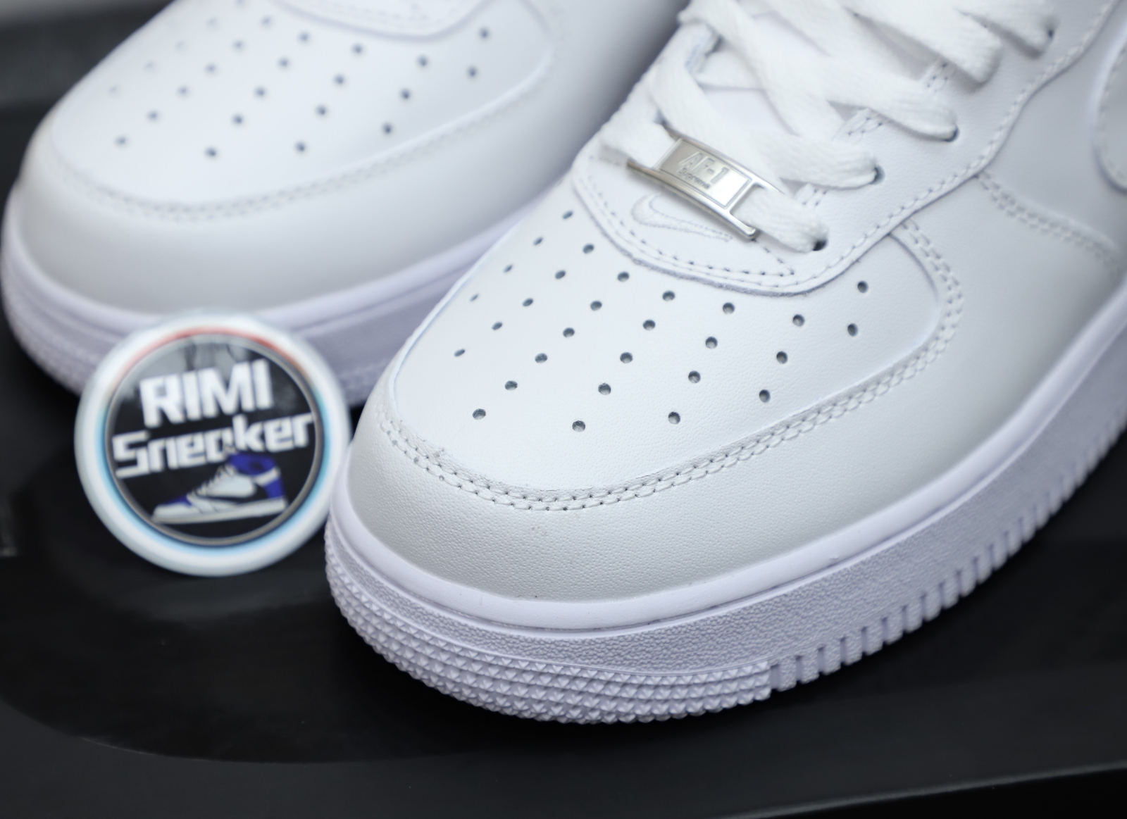 S*p*e nike air force 1 low "box logo"