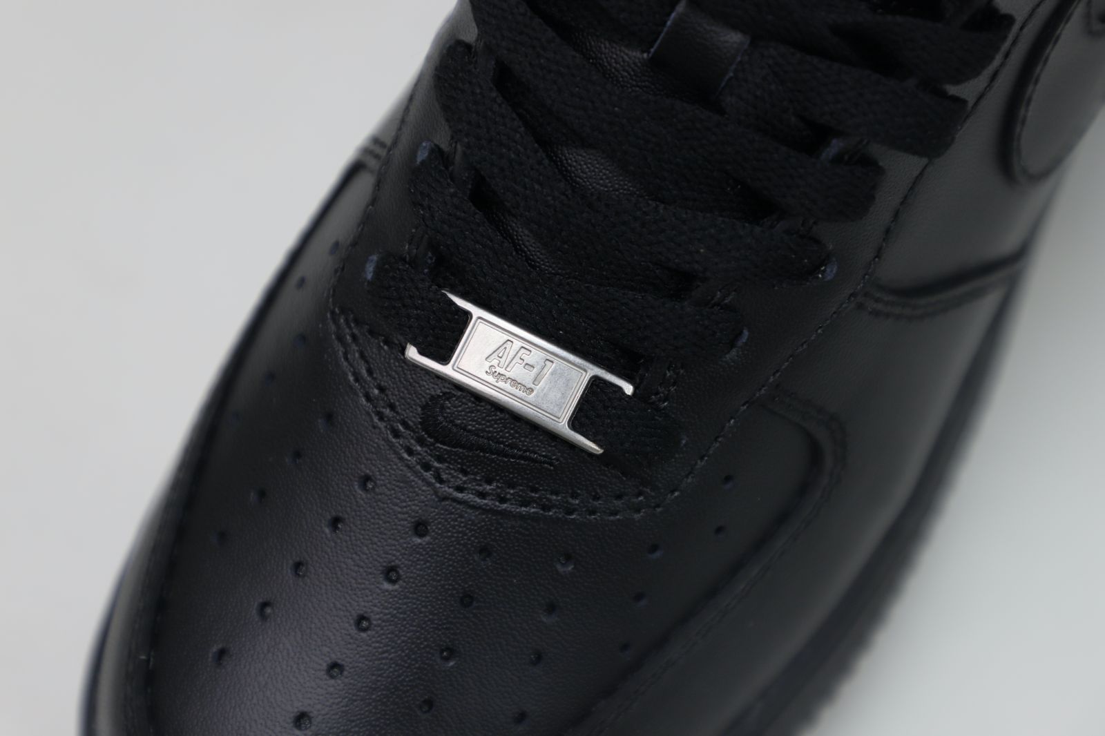 S*p*e nike air force 1 low "box logo"