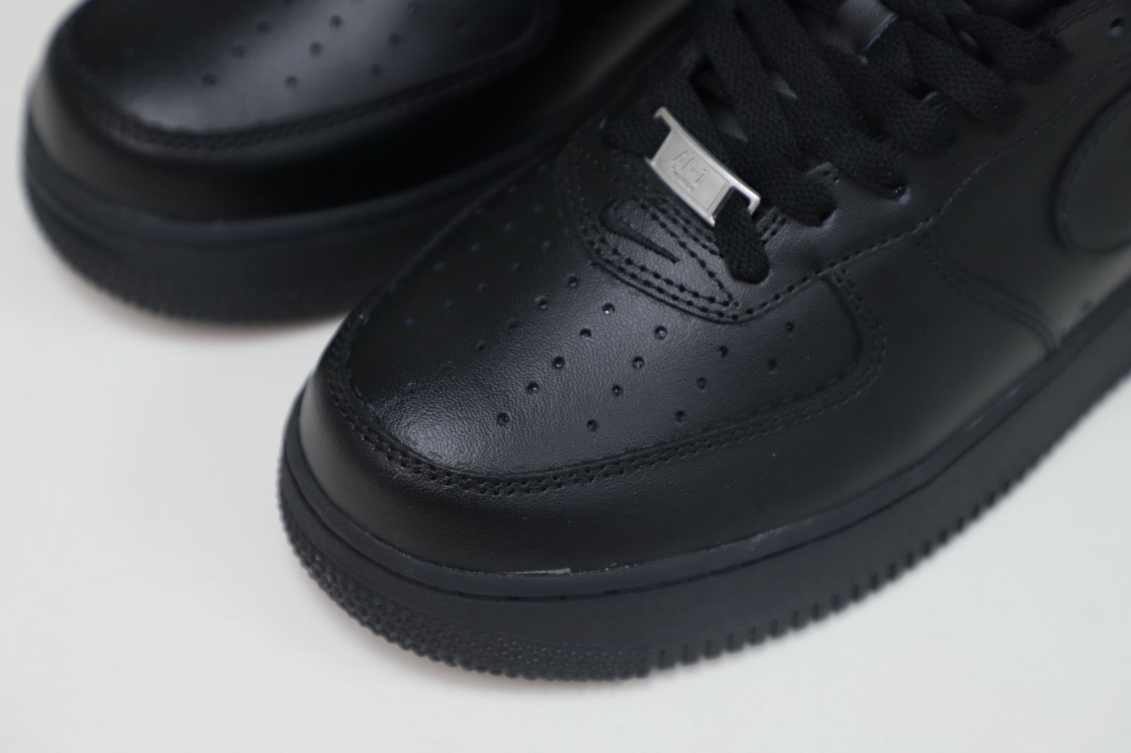 S*p*e nike air force 1 low "box logo"