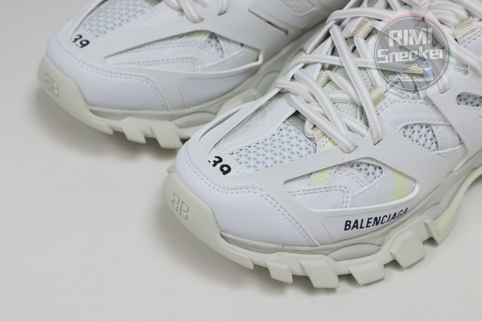 Ba*len*cia*ga all sizes still in stock