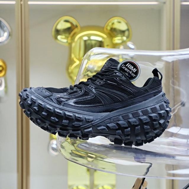 Ba*len*cia*ga all sizes still in stock! please contact customer service on imessage/whatsapp to purchase. blga defender