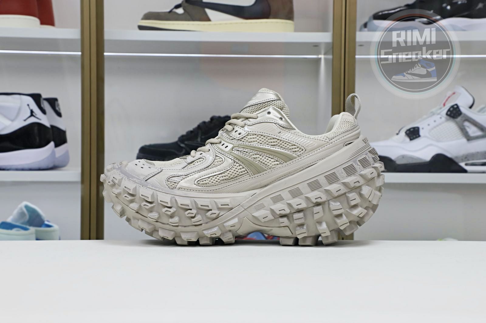 Ba*len*cia*ga all sizes still in stock! please contact customer service on imessage/whatsapp to purchase! blga defender