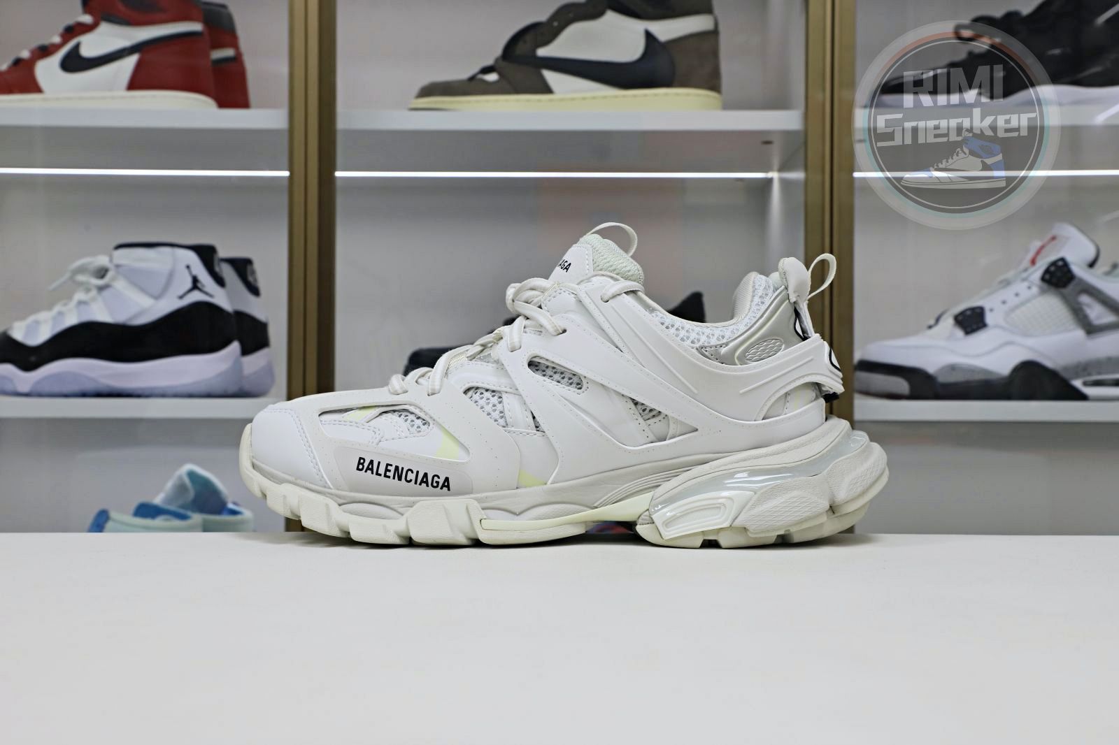 Ba*len*cia*ga all sizes still in stock