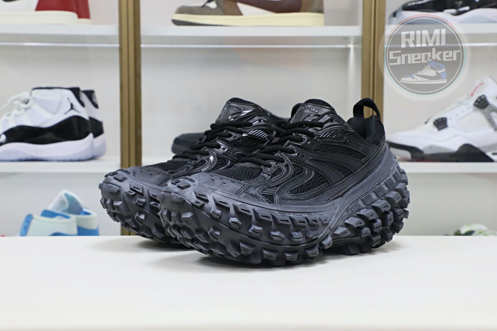 Ba*len*cia*ga all sizes still in stock! please contact customer service on imessage/whatsapp to purchase. blga defender