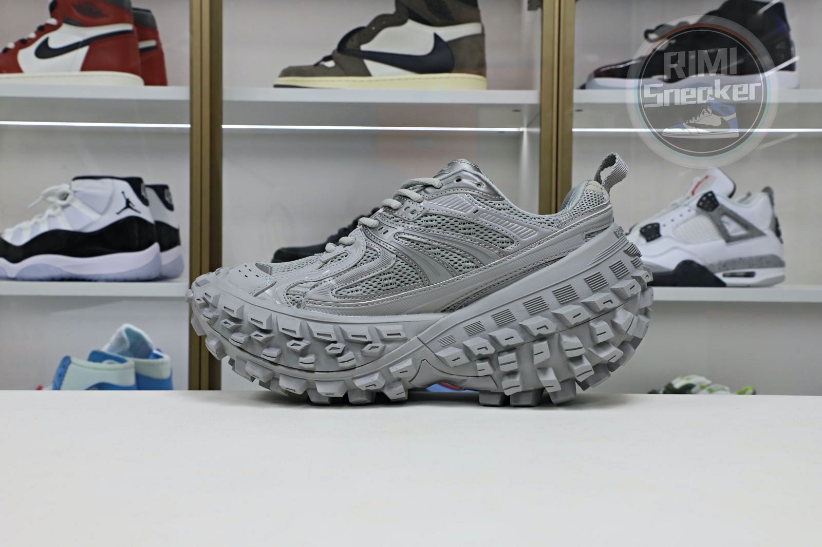 Ba*len*cia*ga all sizes still in stock! please contact customer service on imessage/whatsapp to purchase! blga defender