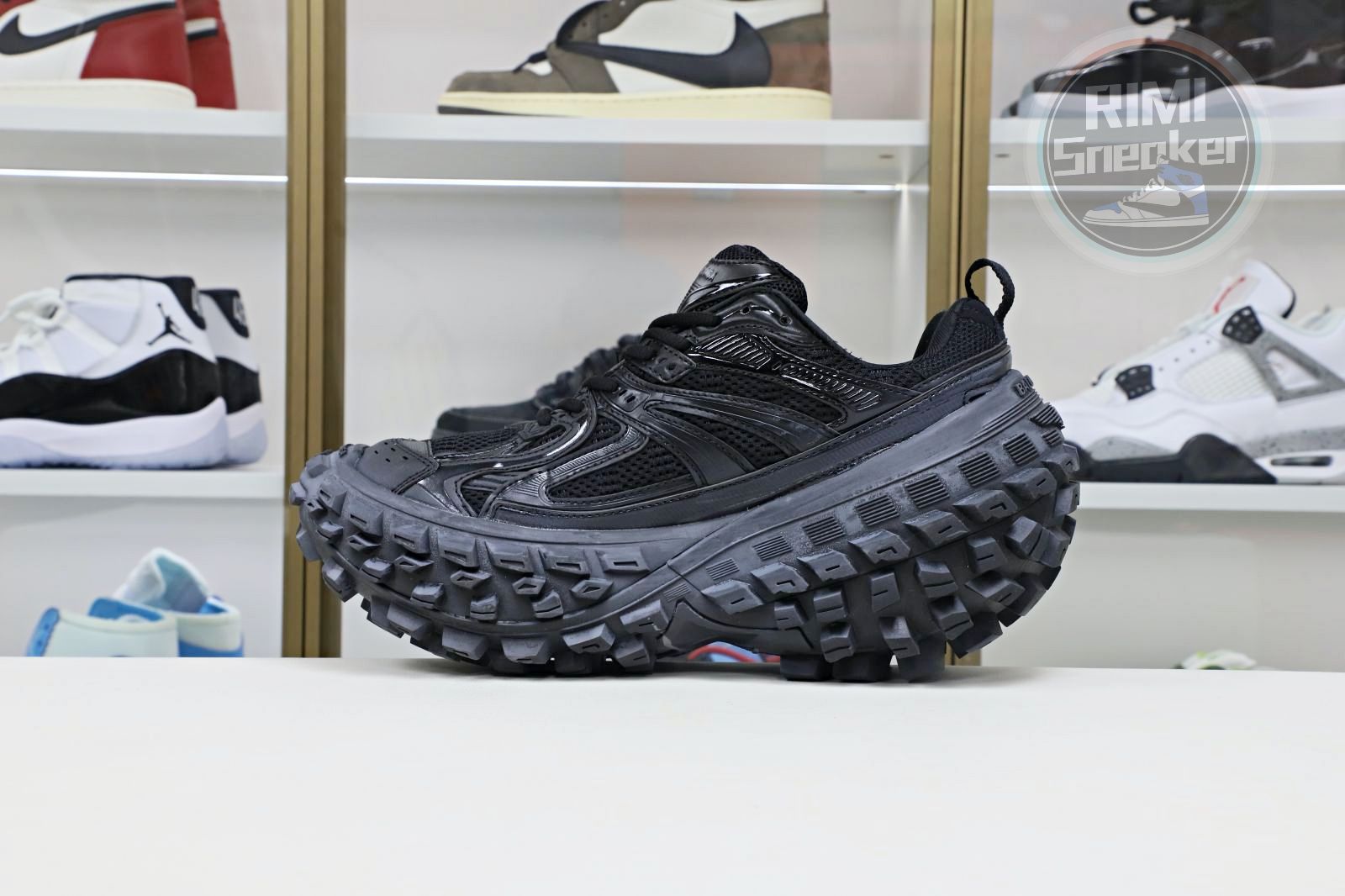 Ba*len*cia*ga all sizes still in stock! please contact customer service on imessage/whatsapp to purchase. blga defender
