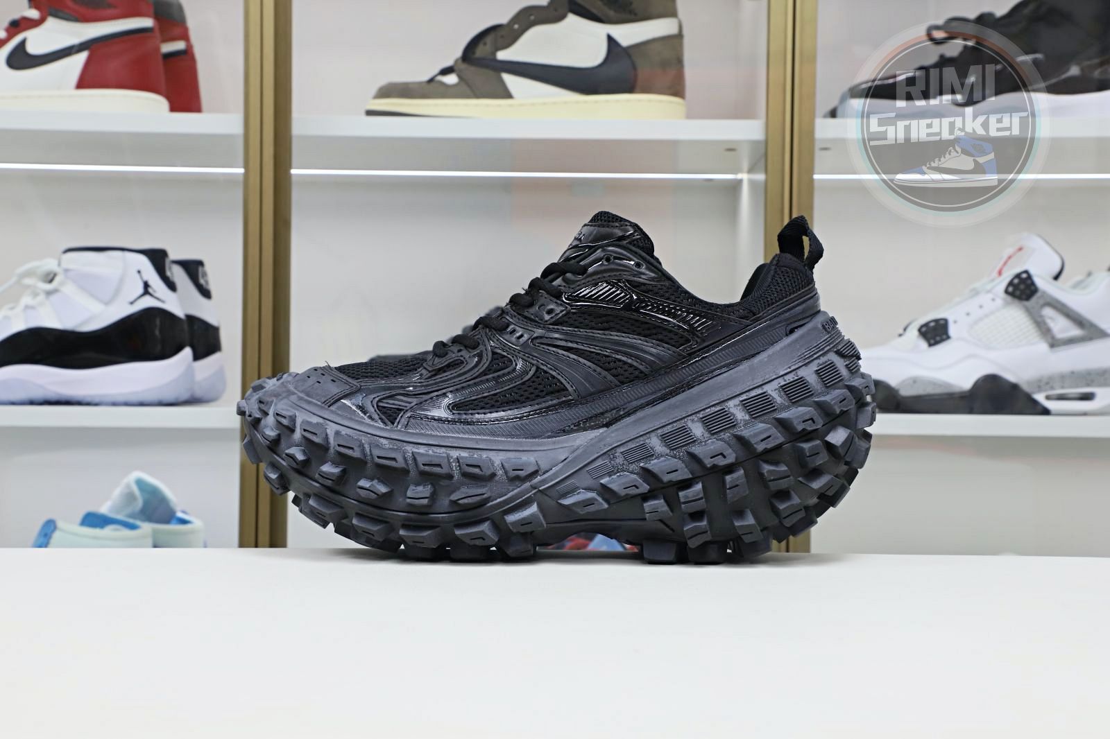 Ba*len*cia*ga all sizes still in stock! please contact customer service on imessage/whatsapp to purchase. blga defender