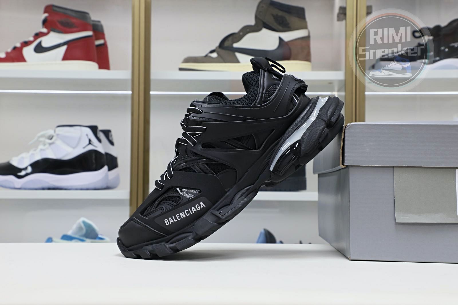 Ba*len*cia*ga all sizes still in stock