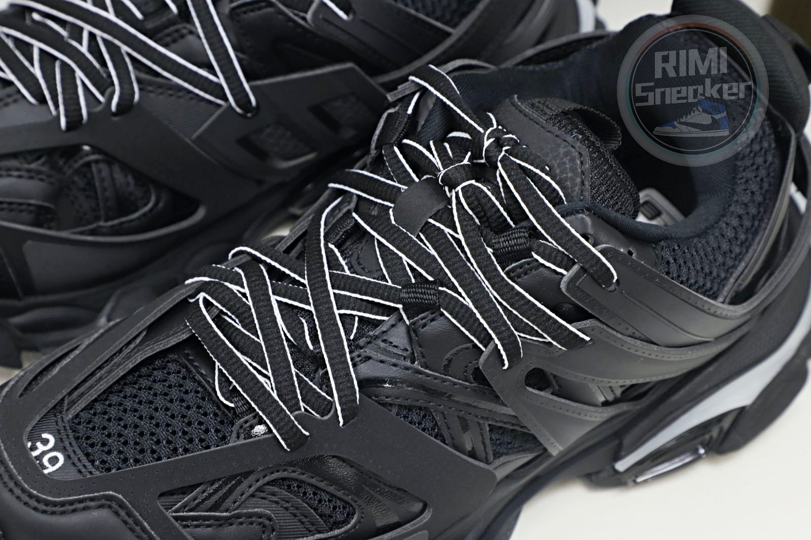 Ba*len*cia*ga all sizes still in stock