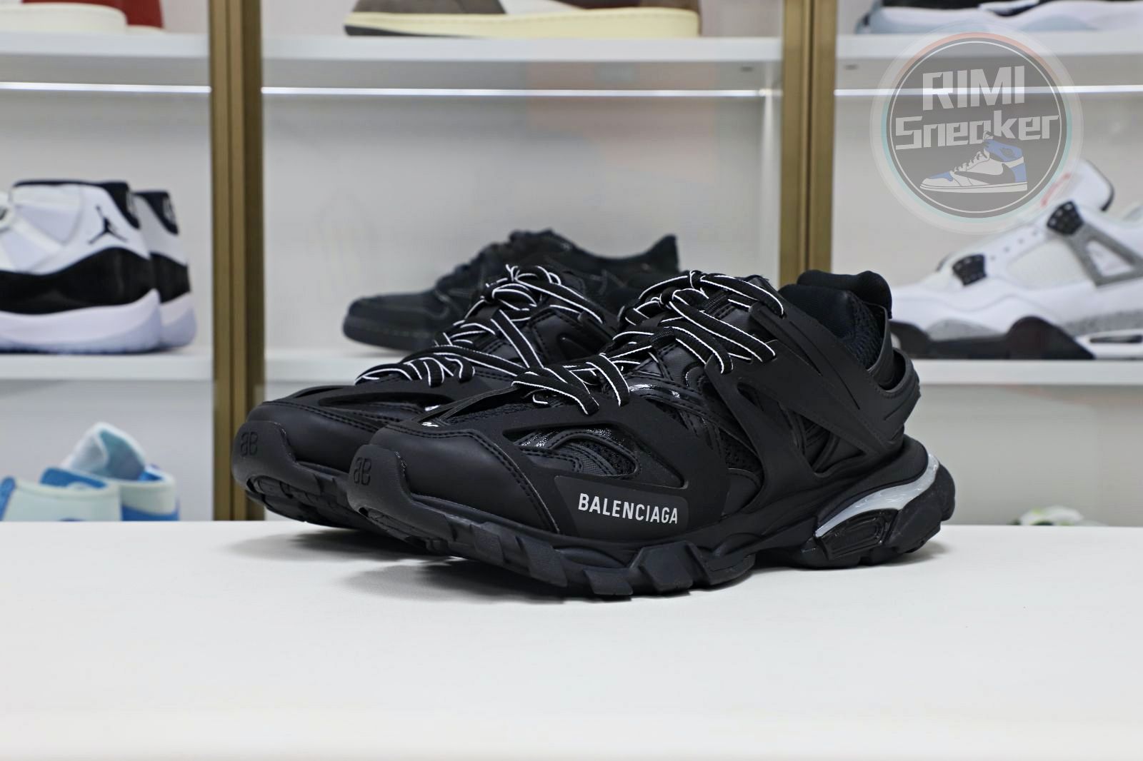 Ba*len*cia*ga all sizes still in stock