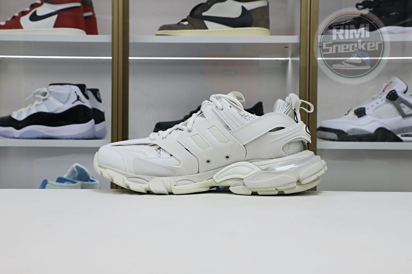 Ba*len*cia*ga all sizes still in stock