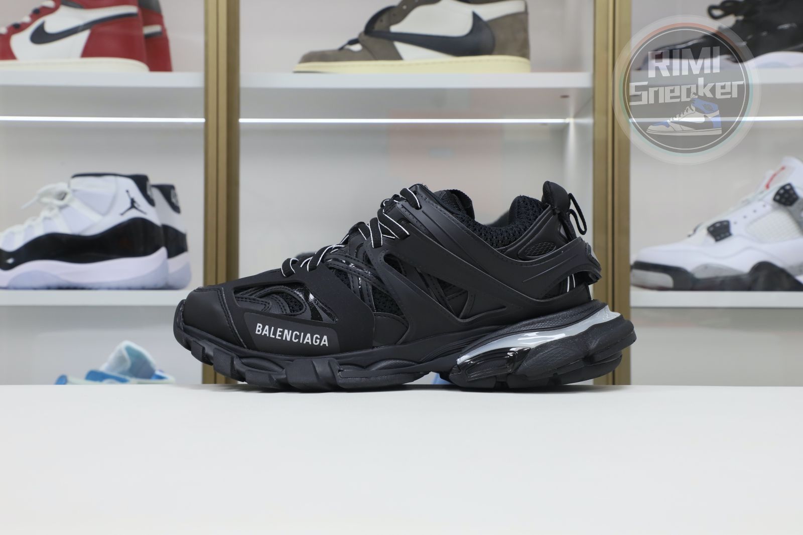 Ba*len*cia*ga all sizes still in stock
