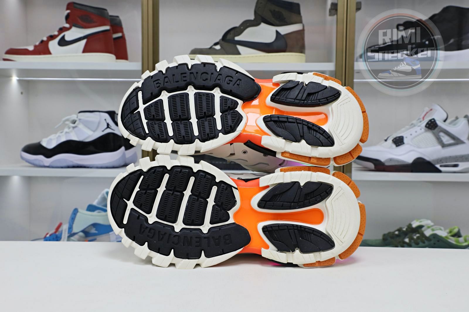 Ba*len*cia*ga all sizes still in stock