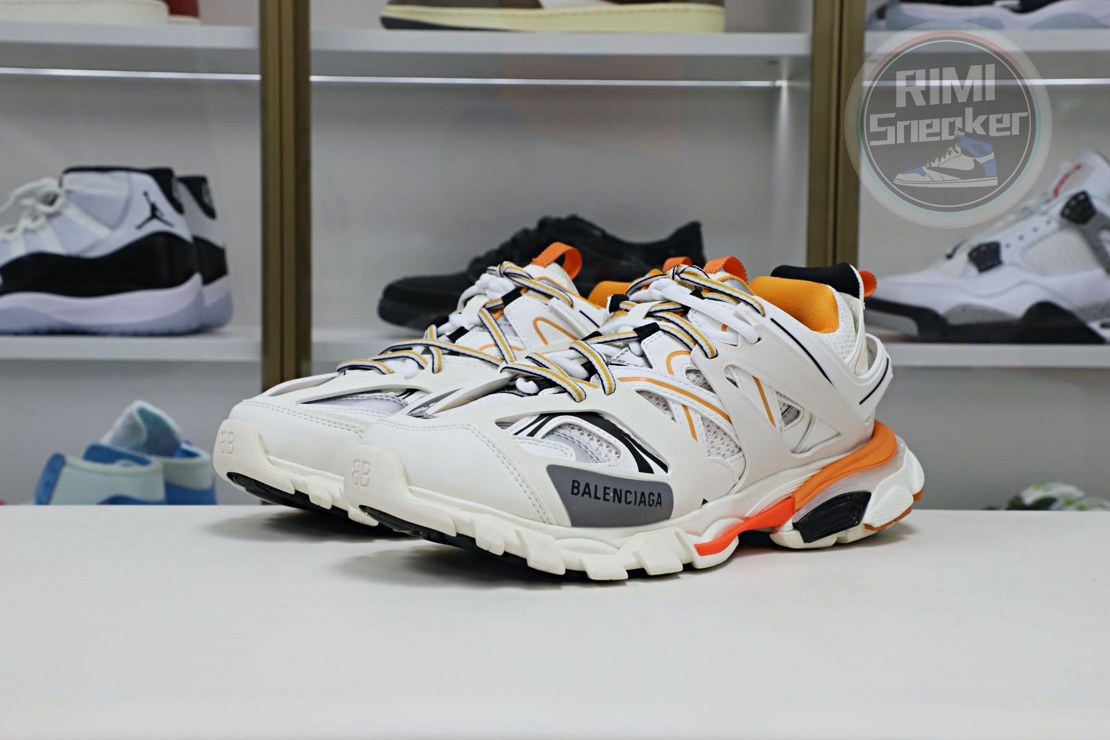 Ba*len*cia*ga all sizes still in stock
