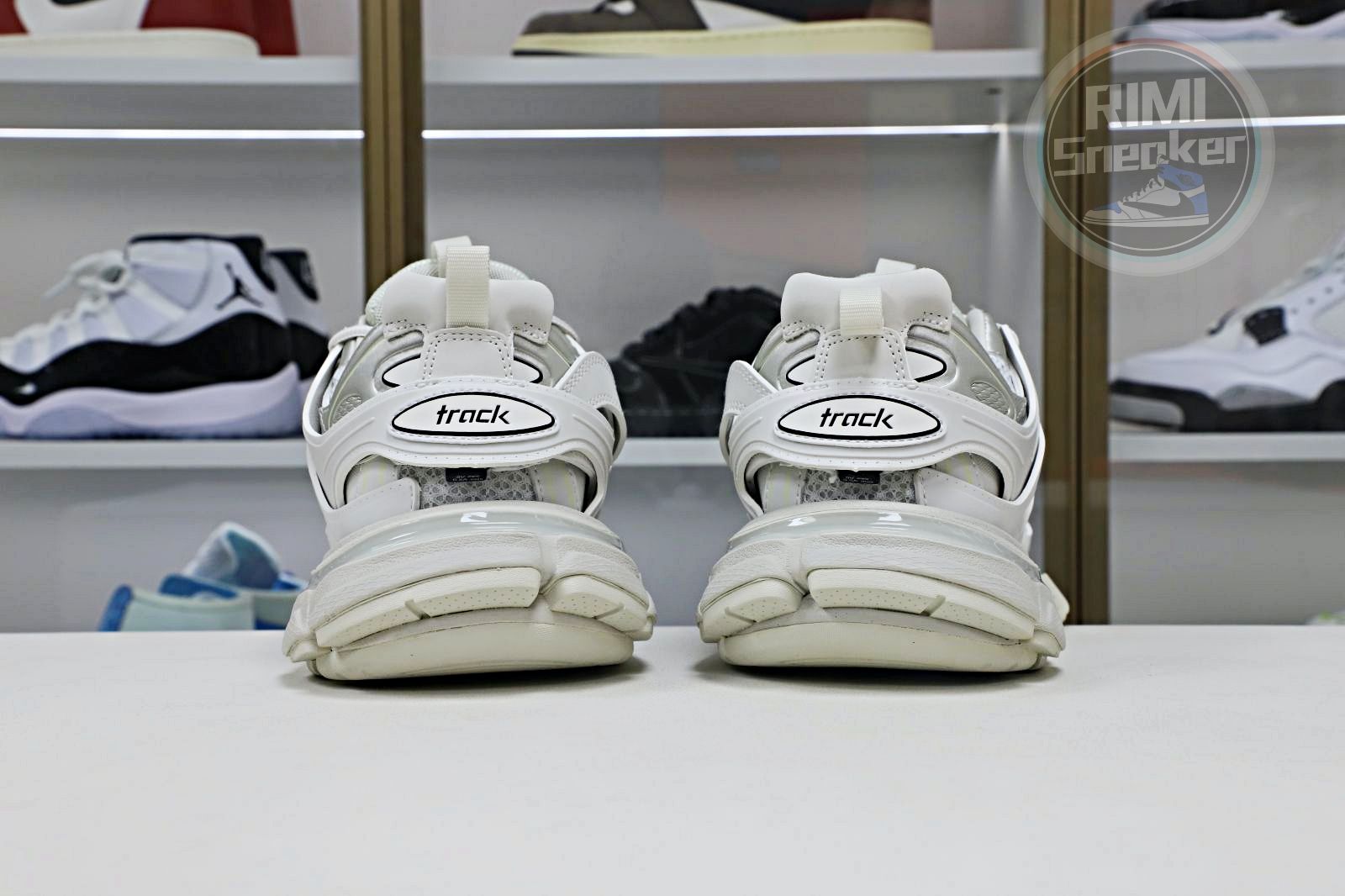 Ba*len*cia*ga all sizes still in stock