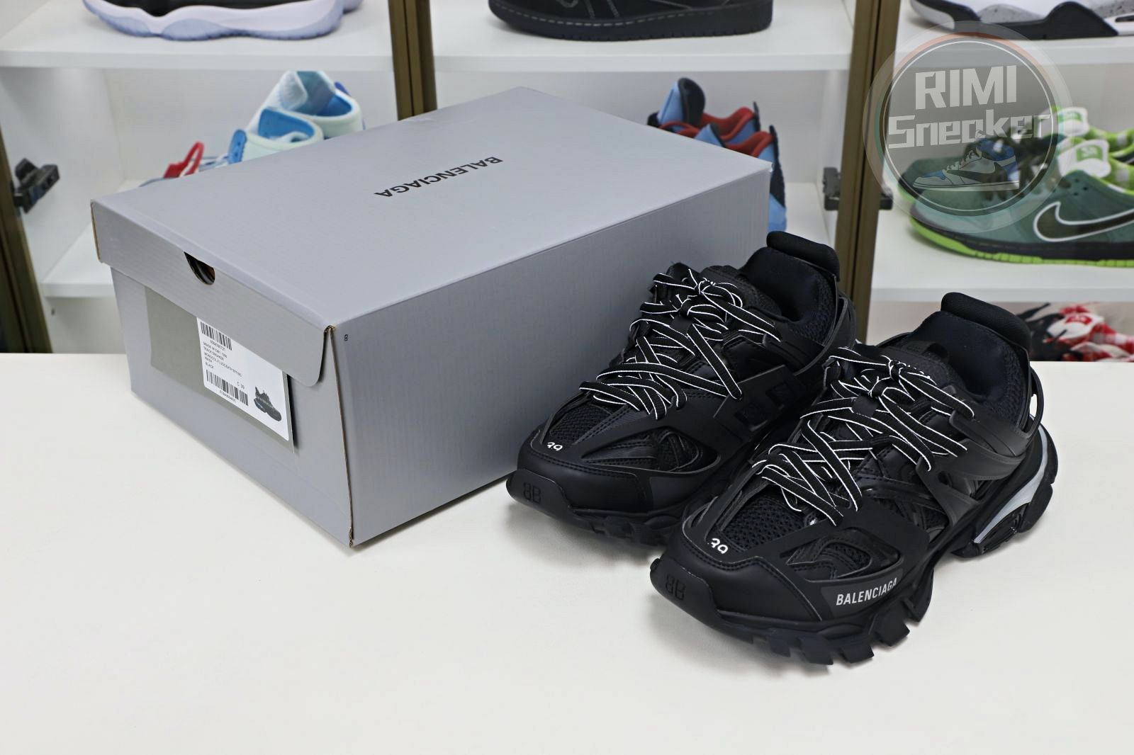 Ba*len*cia*ga all sizes still in stock