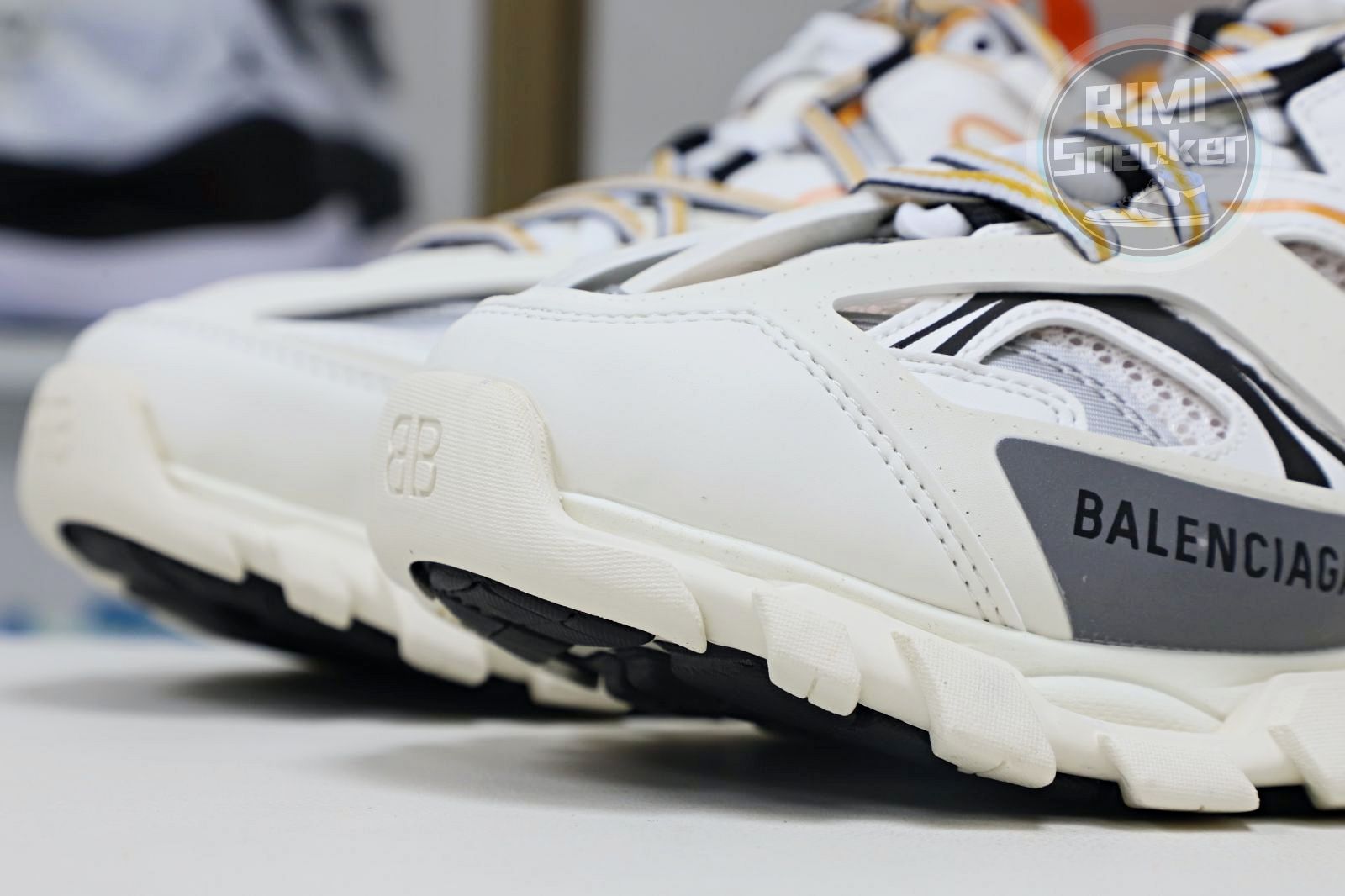 Ba*len*cia*ga all sizes still in stock