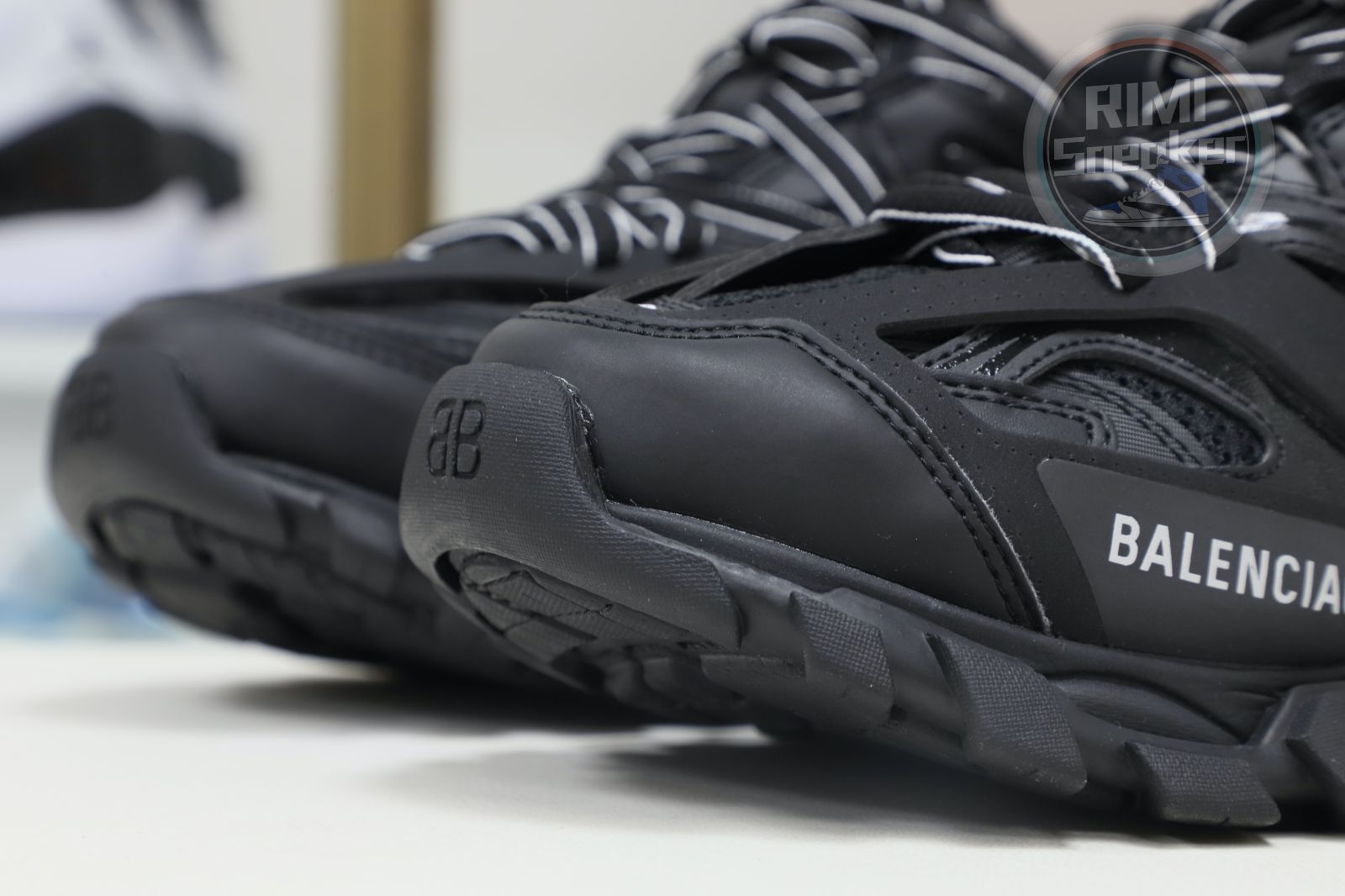 Ba*len*cia*ga all sizes still in stock