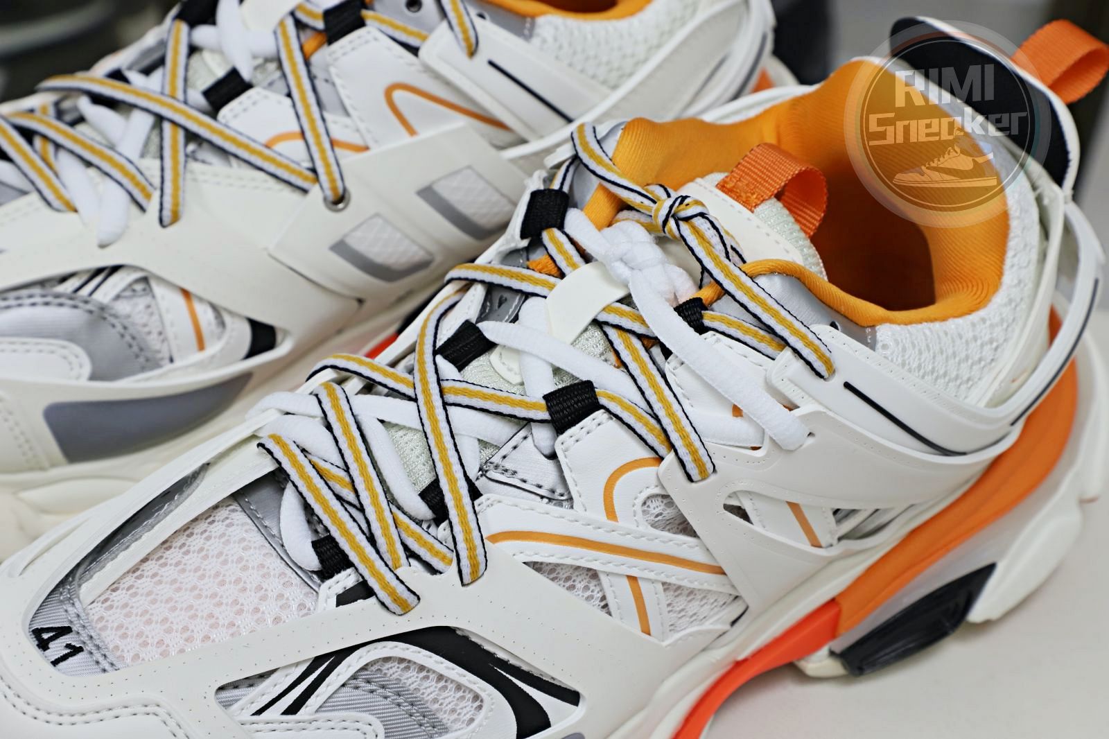 Ba*len*cia*ga all sizes still in stock