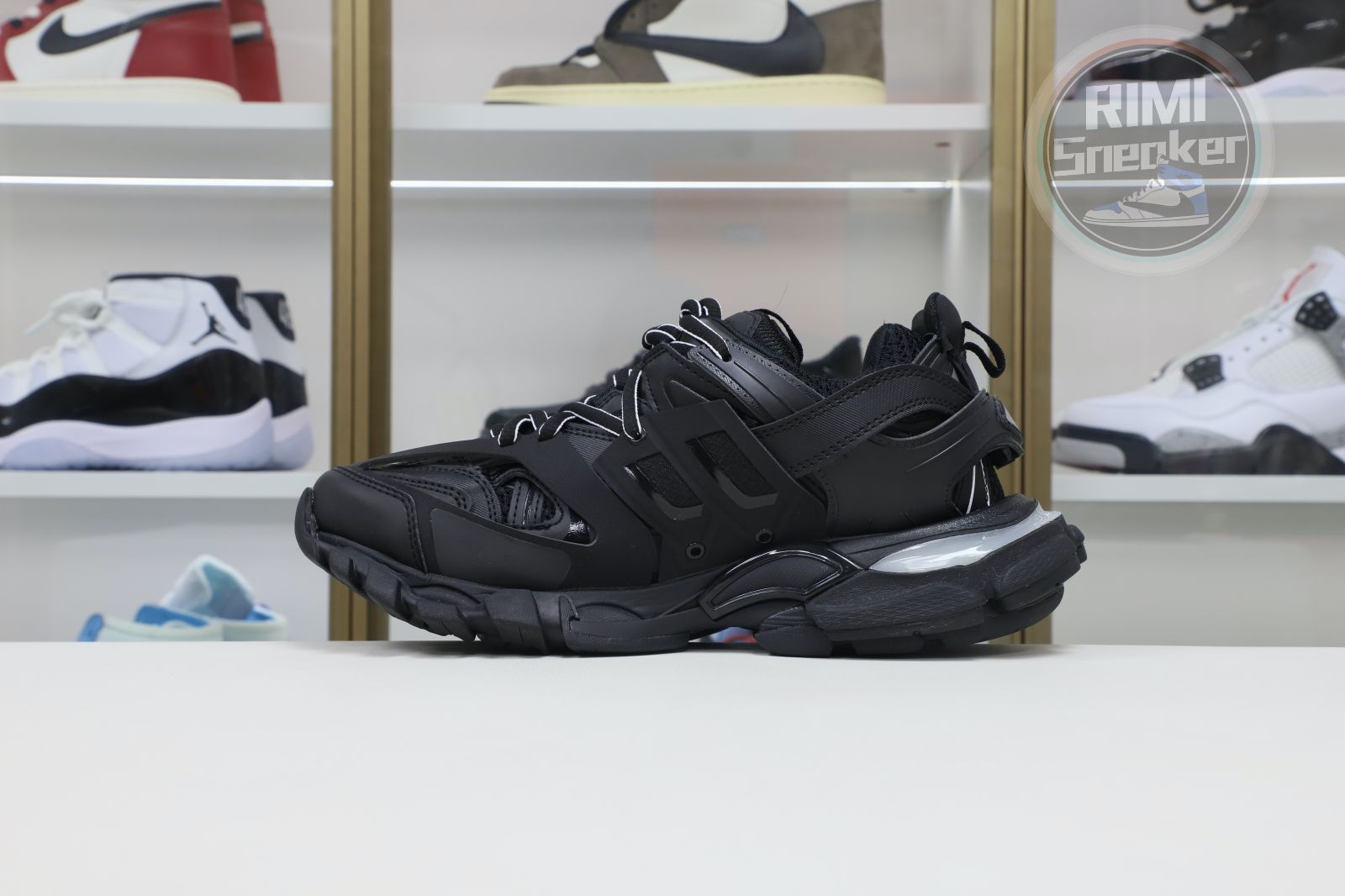 Ba*len*cia*ga all sizes still in stock
