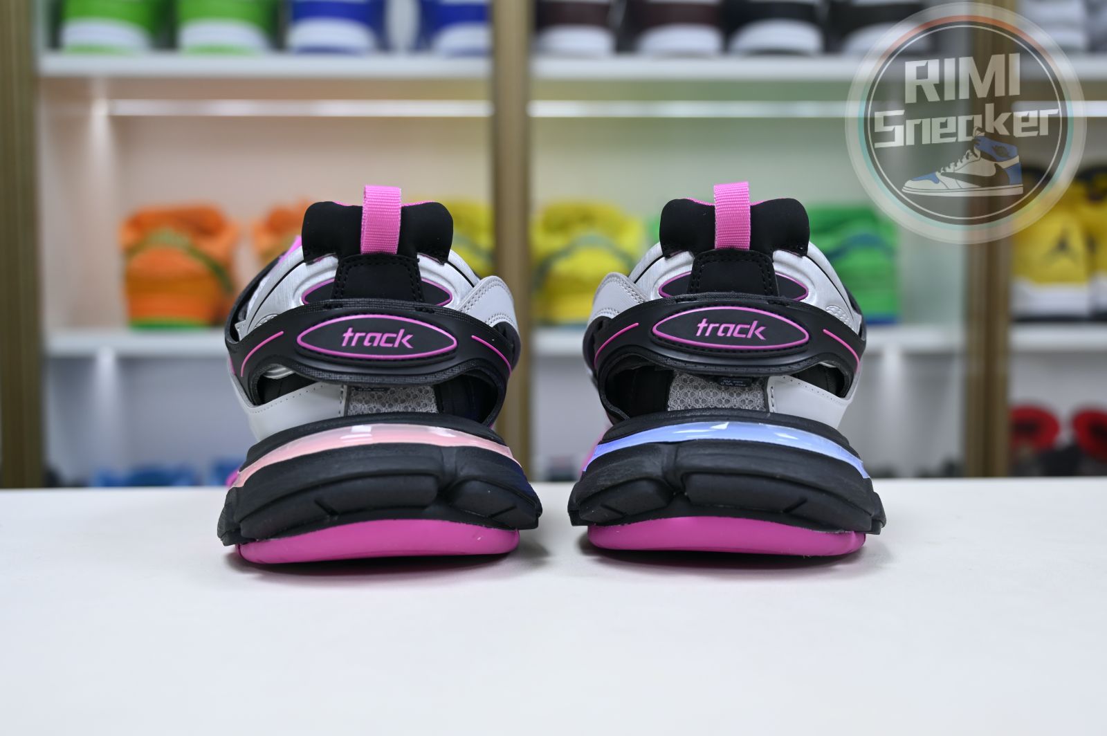 Ba*len*cia*ga all sizes still in stock